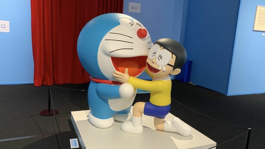 ドラえもんとのび太像