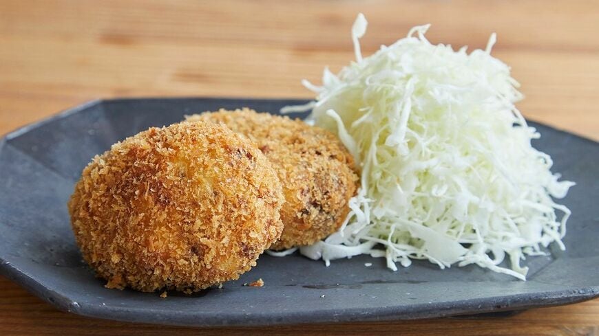 “週末鮨屋”の料理研究家として知られる野本やすゆきさんが、料理初心者の男性向けに「モテる」「デキる」レシピをご指南！（写真：吉澤健太）