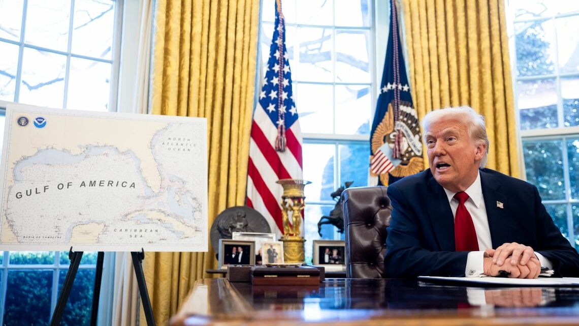 自動車関税を発表するトランプ大統領。日本は今後どう対処するのか（写真：ブルームバーグ）