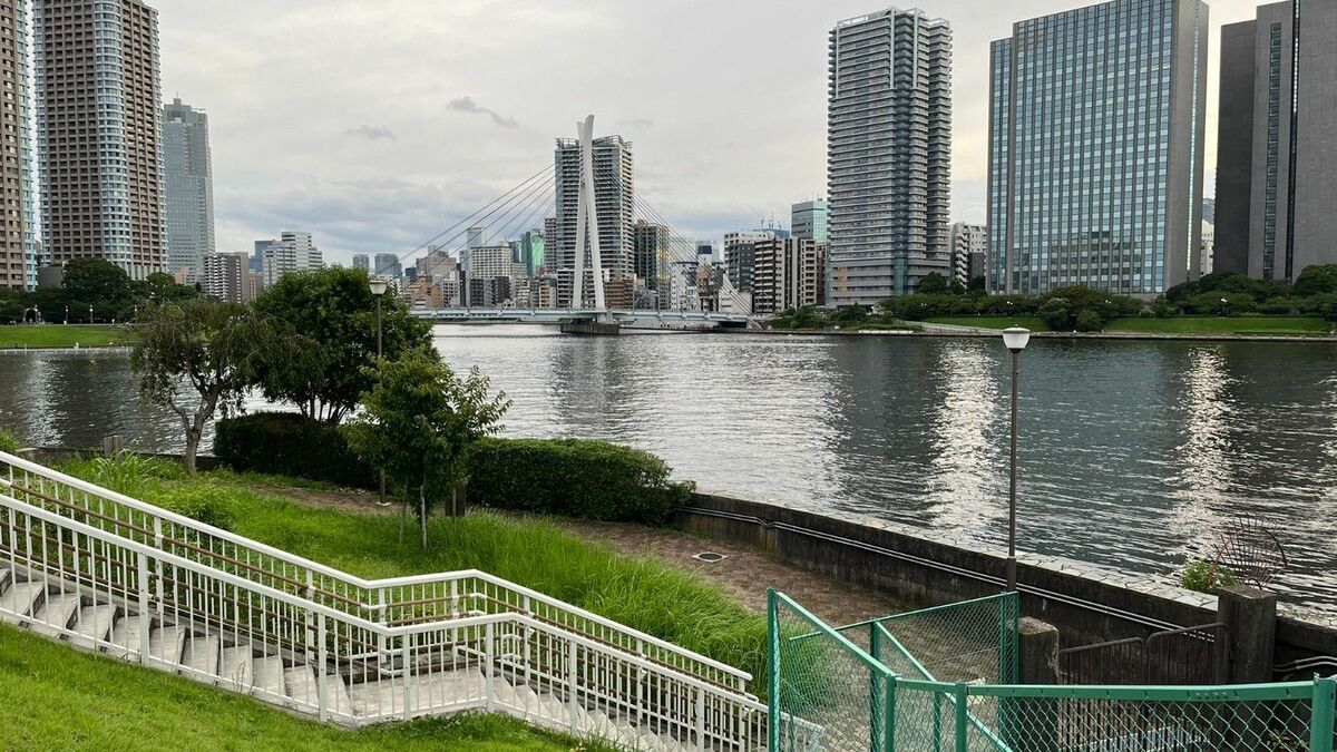 映画『白鳥とコウモリ』を見て抱いた疑問…｢江東区深川｣や｢愛知県常滑市｣なぜ舞台に？ 東野圭吾作品にある"共通点" | ライフ | 東洋経済オンライン