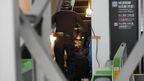 閉鎖された新南口臨時改札口。エスカレーターの修理中