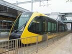 宇都宮駅東口に停車するLRT車両