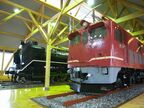 北陸線電化記念館に並ぶD51（奥）とED70