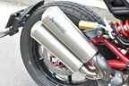 エキゾーストはAkrapovic(R)製