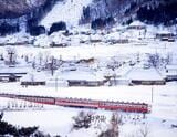 キハ45形を先頭に雪景色の会津線（現・会津鉄道）弥五島付近を走る列車（撮影：南正時）