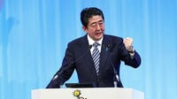安倍首相が歴史に名を残すには何をすべきか いつまで｢財政の大盤振る舞い｣を続ける？
