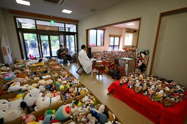 【実家整理中】音楽テーマの陶器フィギュア4体セット 実家整理中】音楽テーマの陶器フィギュア4体セット