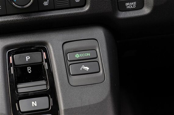 イーコン・モード用のスイッチのしたには、シングルペダルコントロールのスイッチを配置