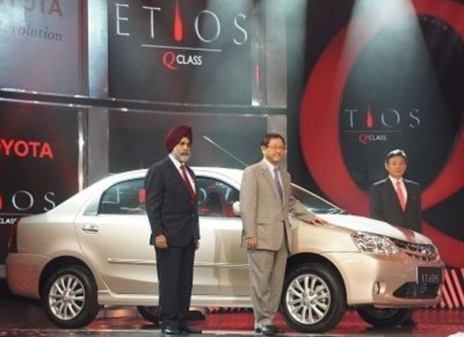 トヨタがインド攻略小型車「エティオス」発表、出遅れ挽回の切り札となるか