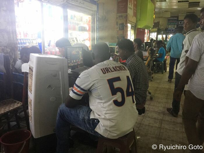 雑居ビルの中の電気街