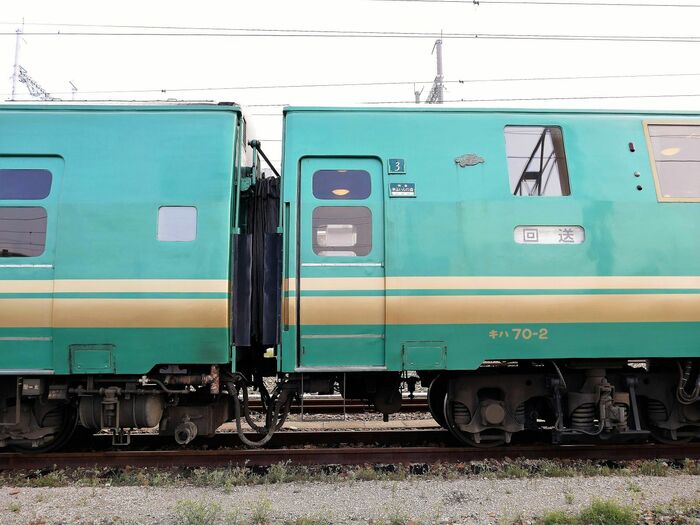 乗降口と客室部分は高さが異なる