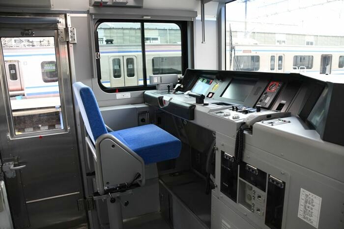 横須賀・総武快速線用E235系の運転席
