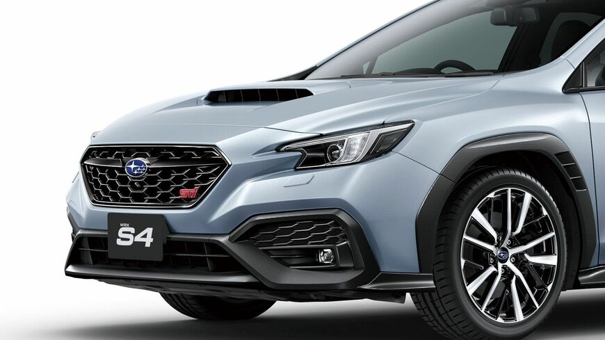 新型「WRX S4」の価格（税込み）は400万4000円～477万4000円（写真：SUBARU）