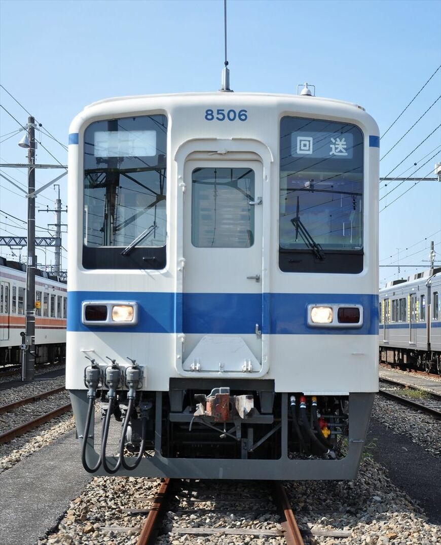 8000系の前面（記者撮影）