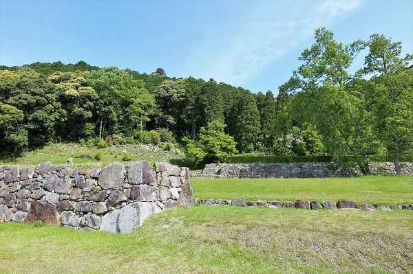 安土城（写真： Cybister／PIXTA）