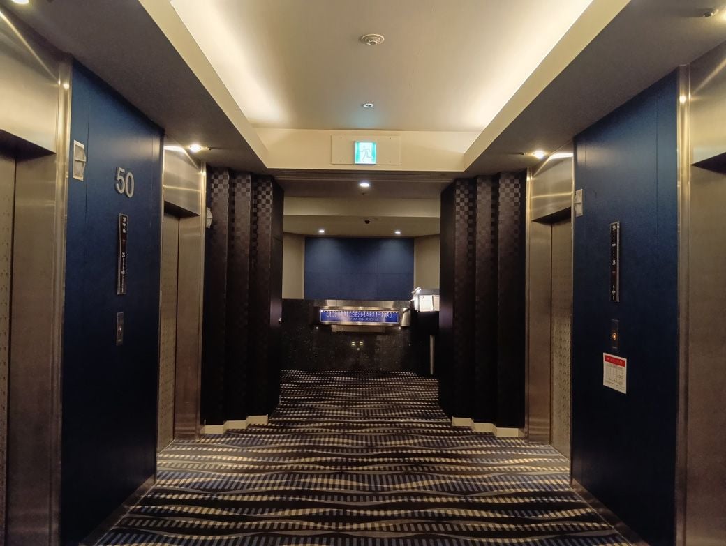50階のエレベーター前