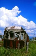 南越線村国駅にあった廃車体。
