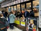 熊本駅のグッズ売り場には大行列