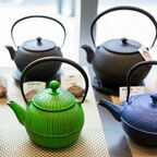 海外へのお土産に人気のカラフルな南部鉄器