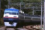 青と赤の塗装になったスカイライナーAE形