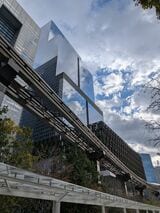 モノレールが映える（写真：筆者撮影）