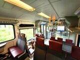ヘルシンキ近郊電車は3-2人掛けのボックス座席（筆者撮影）