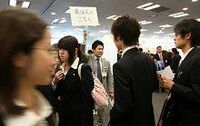 ５月末での就職内定率は70％--2011年4月入社の新卒学生の定点調査（5月度）発表