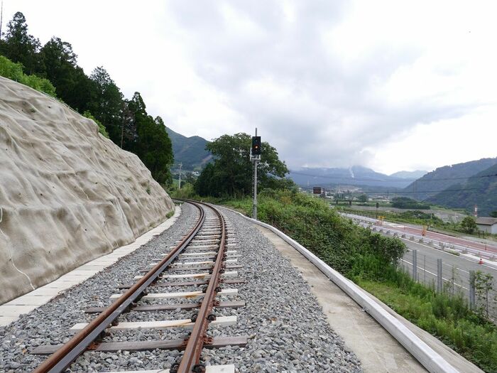 画面奥に立野駅がある