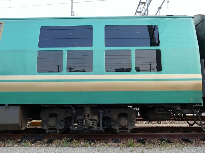 サロンスペースの大きな窓