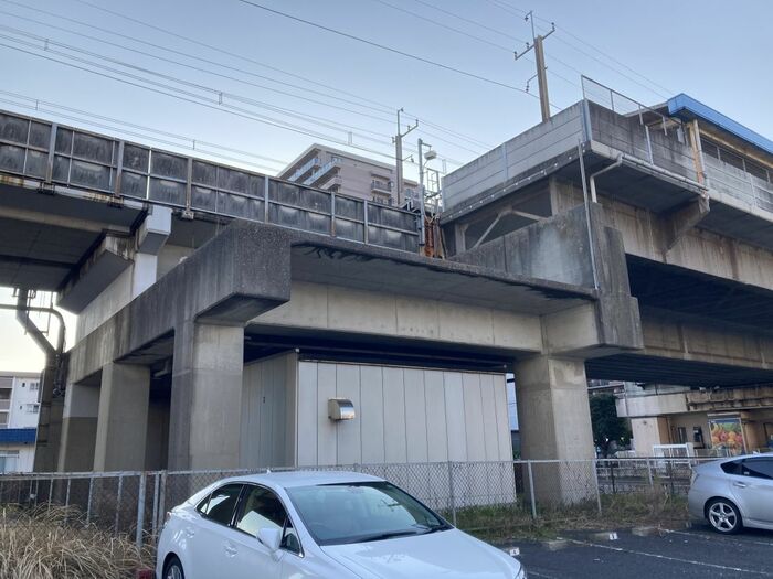 検見川浜駅のホーム端は延伸できそうな構造だ