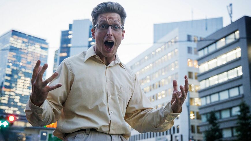 IT企業の役員を務めながら、お笑い芸人・タレントとして活躍する厚切りジェイソンさん。仕事やお金との向き合い方、先行き不透明な時代を生きるための「投資」の考え方について聞きました（写真／トヨダリョウ）