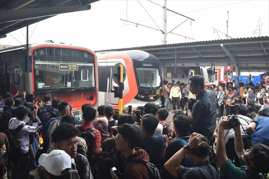 電車100周年イベントはCLI-225型の入線で最高潮を迎えた（筆者撮影）