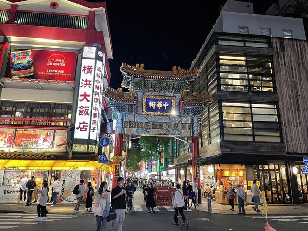 水際対策の大幅緩和や全国旅行支援などの影響もあり各地の観光地ににぎわいが戻りつつある。写真は10月16日の横浜中華街（筆者撮影）