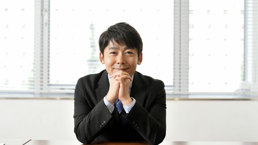 異色の高学歴お笑いコンビ「ロザン」の菅広文さん（撮影：梅谷秀司）