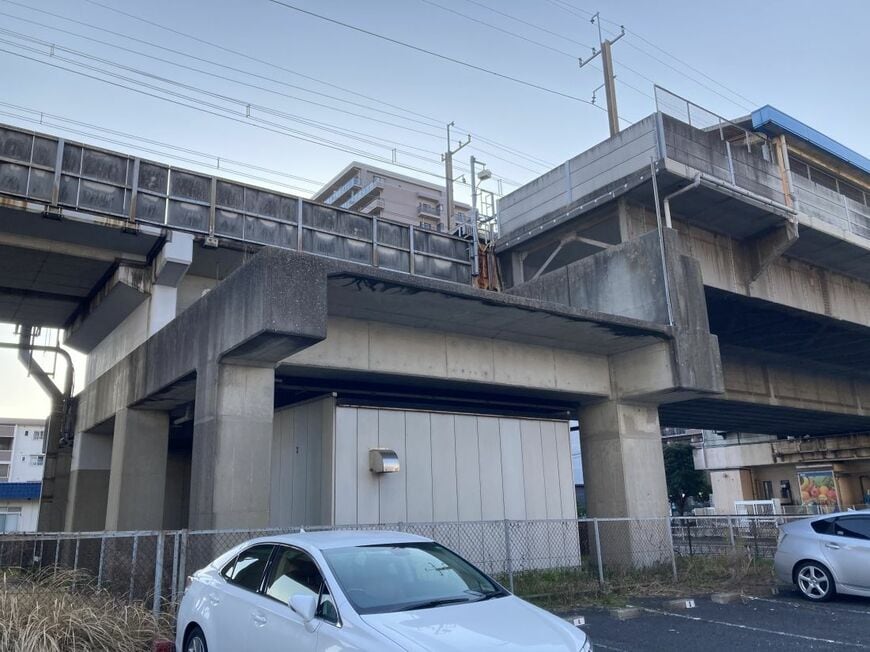 検見川浜駅のホーム端は延伸できそうな構造だ（筆者撮影）
