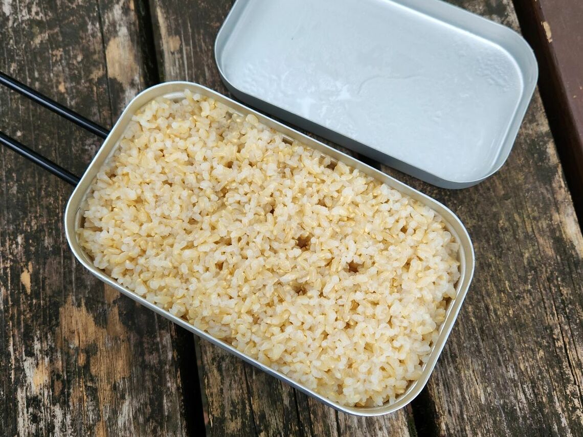 おいしそうに炊き上がった玄米（写真：筆者提供）