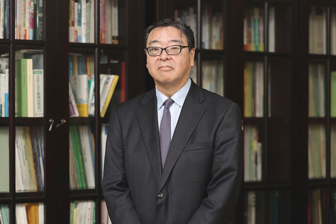 伯井美徳（はくい・よしのり）文部科学審議官1985年神戸大学法学部卒業後、旧文部省入省。その後、横浜市教育委員会教育長、初等中等教育局教科書課長、同教育課程課長、同財務課長、大臣官房人事課長、大臣官房審議官、大学入試センター理事などを経て2019年高等教育局長、21年初等中等教育局長を経て22年9月より現職