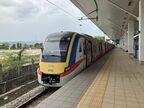 首都以外でも通勤電車が走る。バターワース駅に