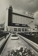 1981年、ダイエーが三宮駅にフランスの百貨店「プランタン」を誘致し、日本1号店として「プランタン三宮」を開業させた（写真：1981年3月6日、高橋孫一郎）