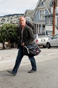 「週４時間だけ働く」生活を編み出す方法 “お粗末な生活”から抜け出した、人気作家に学ぶ