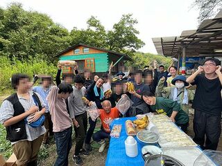 千葉県・大鷲山では毎年合宿を行う。荒れた竹林や林などの耕作放棄地を整備し、城を造るプロジェクトが継続中だ