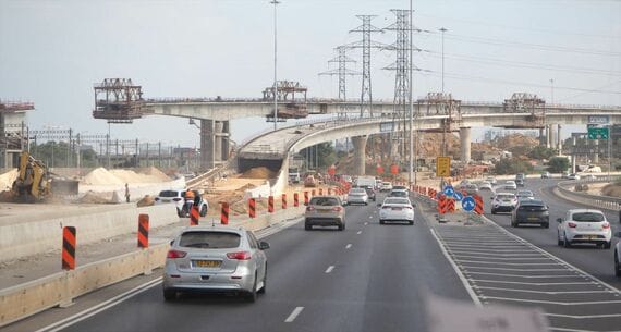 テルアビブ近郊で建設中の高速道路のジャンクション（筆者撮影）