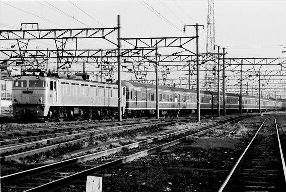 EF81 300 関門トンネル 20系はやぶさ