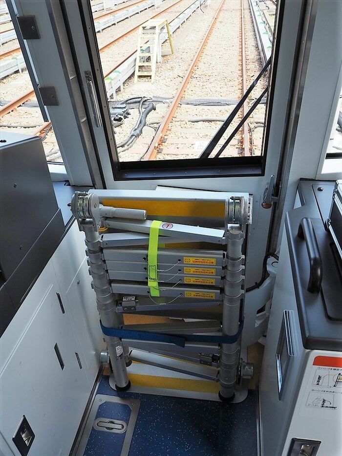 乗務員室にある非常用のはしご