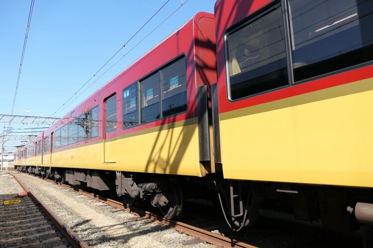 画像 | 京阪8000系｢プレミアムカー｣だけでない贅沢空間 優先席も