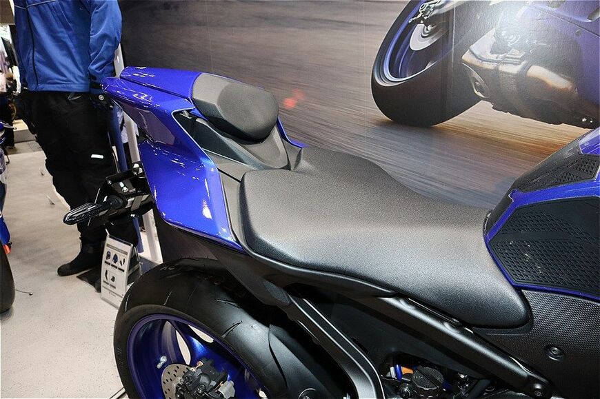 第52回 東京モーターサイクルショーに参考出品されたヤマハ「YZF-R9」（筆者撮影）