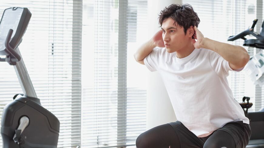 筋トレを始める人に知ってほしい「挫折しない筋トレの始め方」を紹介します（写真：beauty-box／PIXTA）