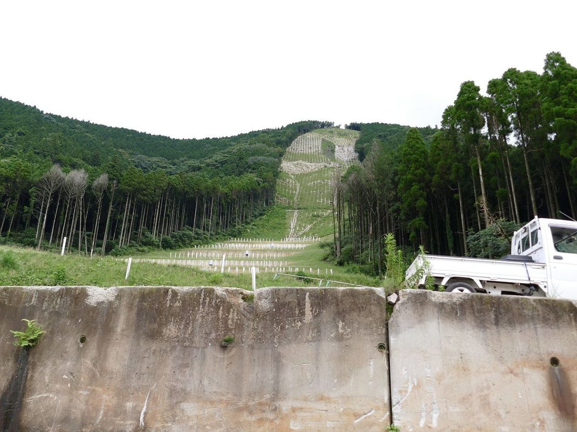 崩壊した斜面は熊本県が治山工事をした