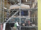 北府車庫で塗装作業を行う前の200形