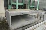 盛土式ホームに埋め込む「C型ホーム基礎」（記者撮影）